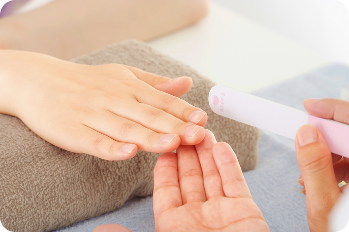 施術を受ける女性の手